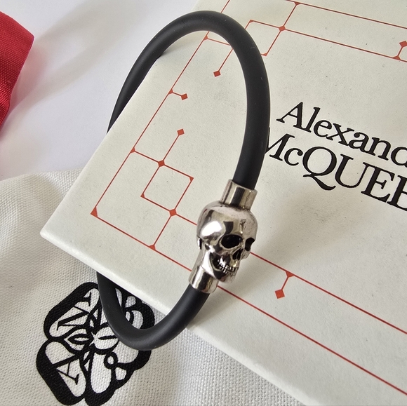 Alexander McQueen Other - Alexander McQueen Rubber Skull Bracelet Black